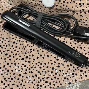 Toni & Guy Black Hair Straightener Iron Adjustable heat UK plug